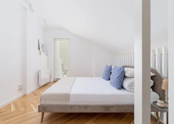 Apartment With Balcony - Rejtana 10