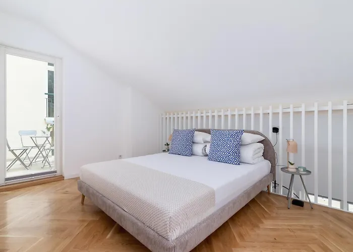 Apartment With Balcony - Rejtana 10